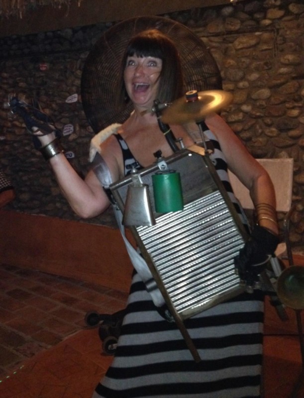 Villa Amor Del Mar, La Cruz, Washboard player