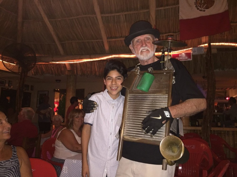 Washboard player, La Cruz de Huanacaxtle