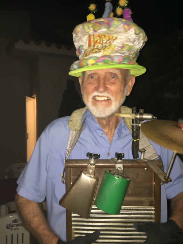 Music Mecca. La Cruz de Hunacaxtle, washboard player, Villa Amor del Mar
