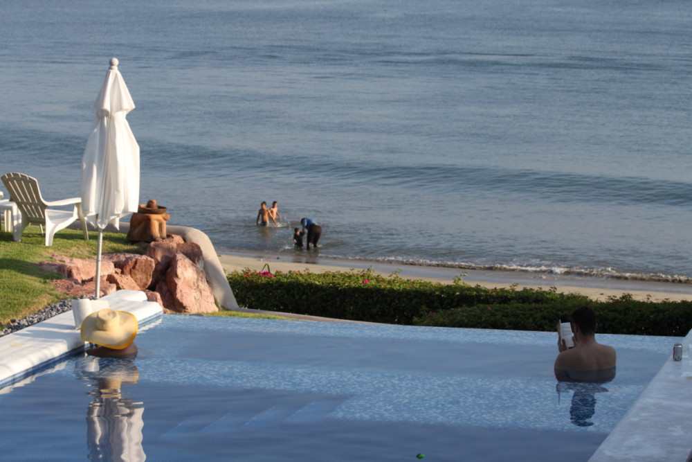 Learn to sail in Mexico