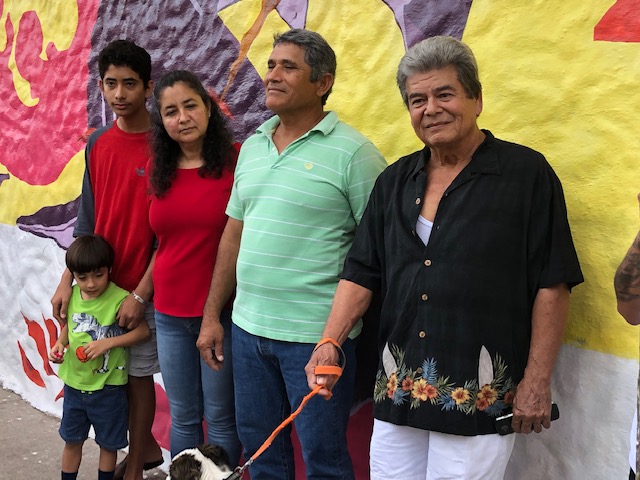 Organizers present La Cruz Mural project